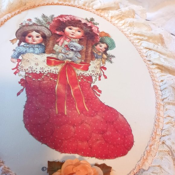 VTG 1988 Giordano Art Satin Lace Oval Framed Dolls in Red Christmas Stocking 15" - Picture 8 of 9